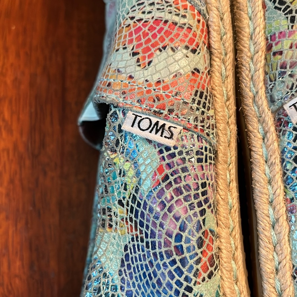 TOMS Multicolor Butterfly Pattern Slip-Ons Women’s 8.5 - Picture 7 of 11